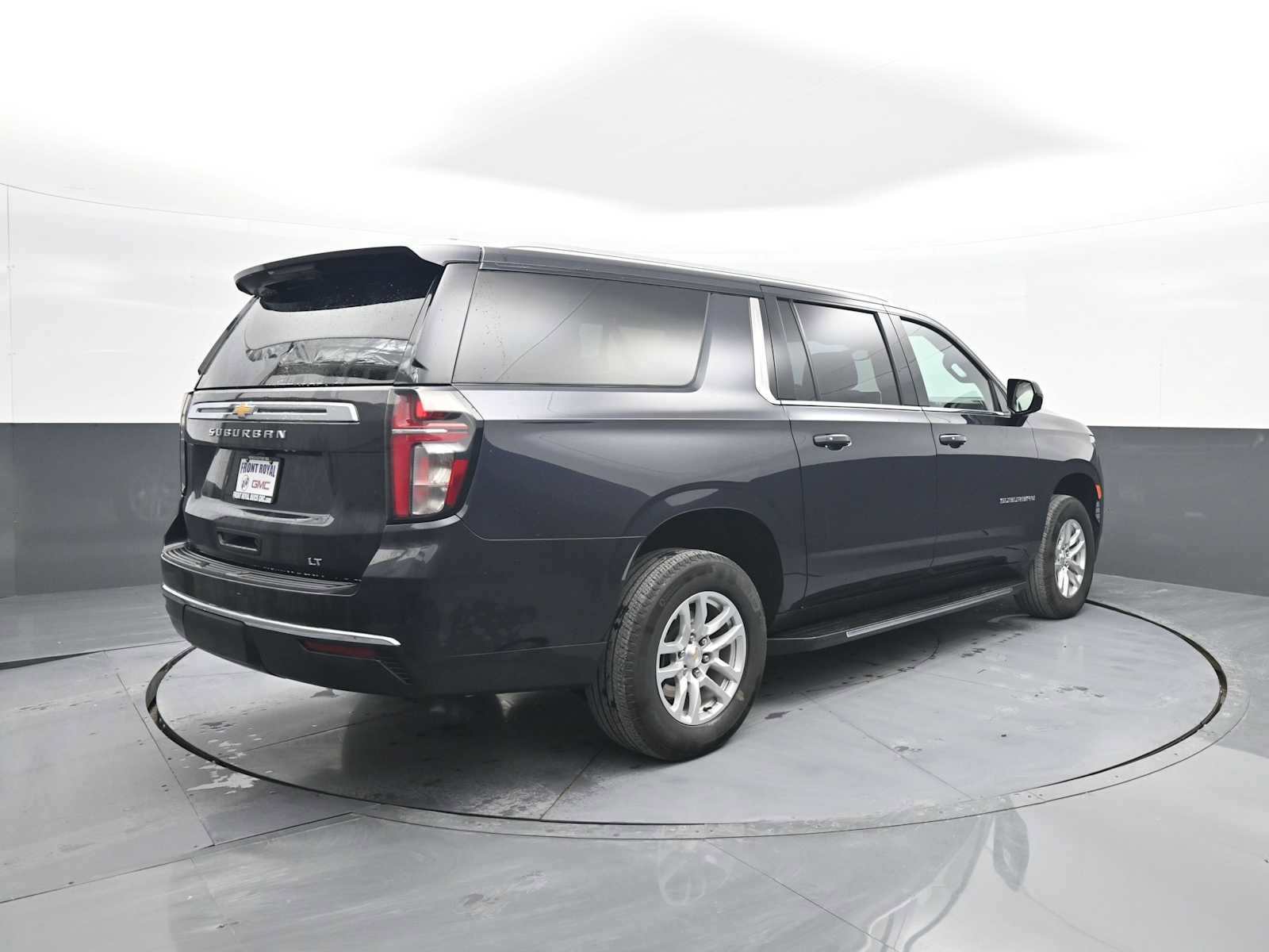 Used 2024 Chevrolet Suburban LT image 8