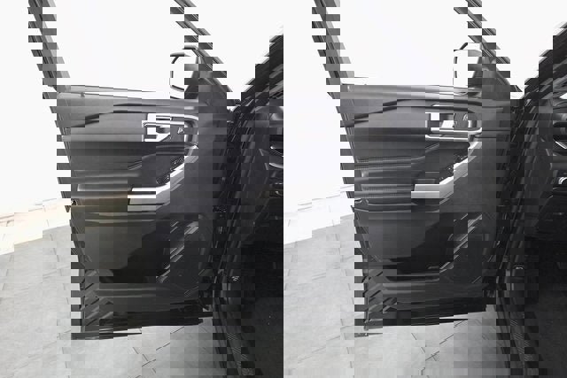 Used 2022 Ford Explorer XLT image 7