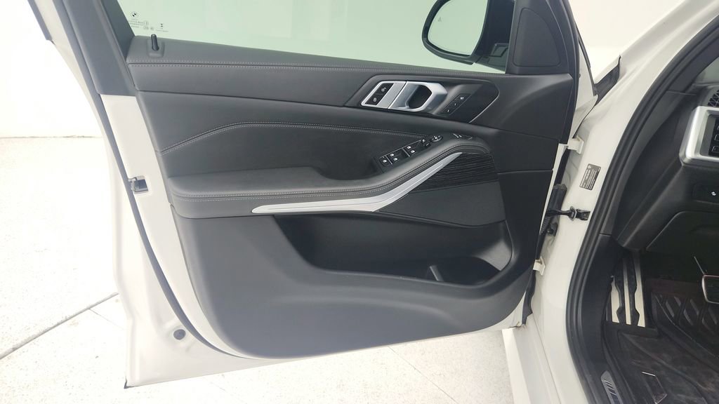 Used 2024 BMW X5 xDrive40i w/ M Sport Package image 25