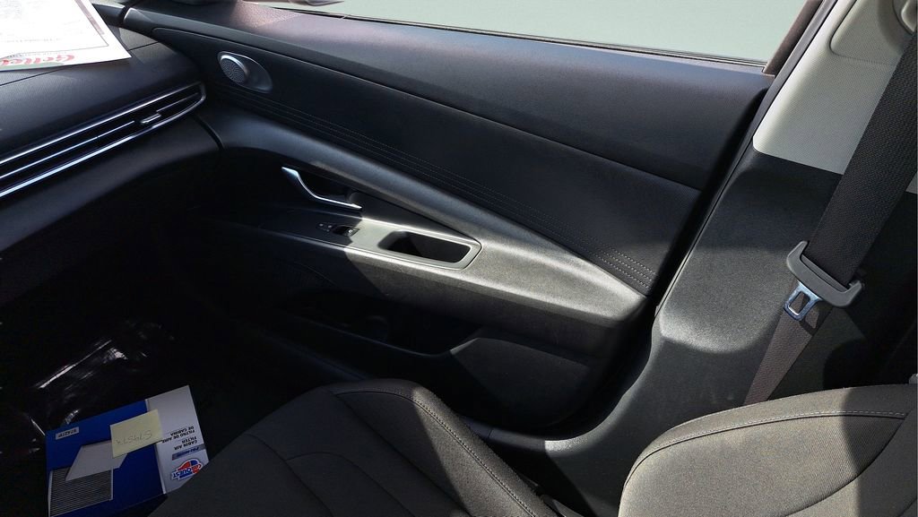 Used 2024 Hyundai Elantra SEL FWD image 21