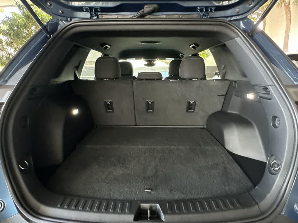Used 2025 Chevrolet Equinox LT w/ Safety and Technology Package FWD image 25
