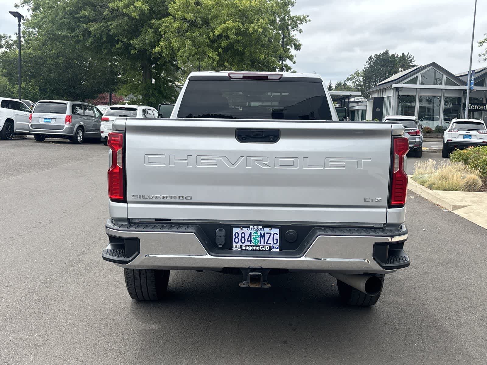 Used 2022 Chevrolet Silverado 3500 LTZ AWD/4WD image 4