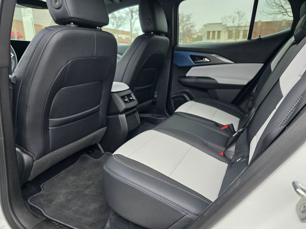 Certified 2025 Chevrolet Equinox EV LT image 30