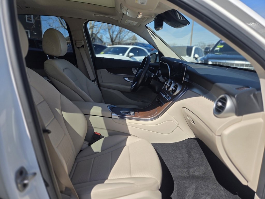Used 2022 Mercedes-Benz GLC 300 4MATIC w/ Multimedia Package Lite image 26