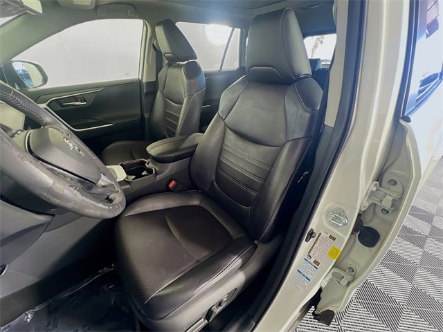 Used 2019 Toyota RAV4 Limited image 9