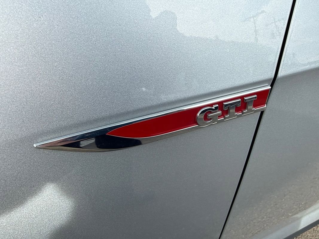 Used 2015 Volkswagen GTI SE FWD image 12