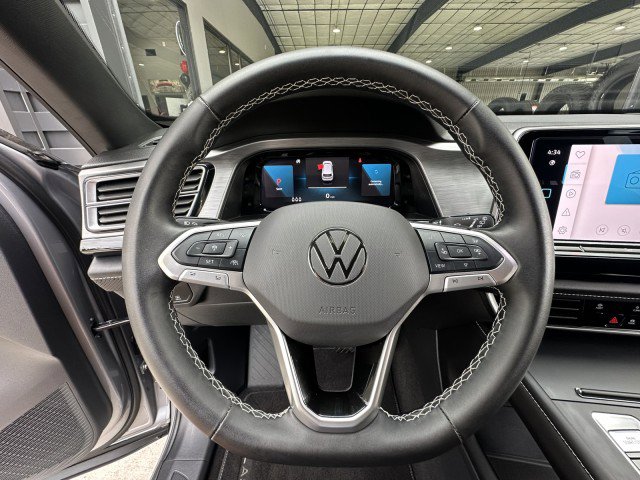 Used 2024 Volkswagen Atlas Cross Sport SE image 18