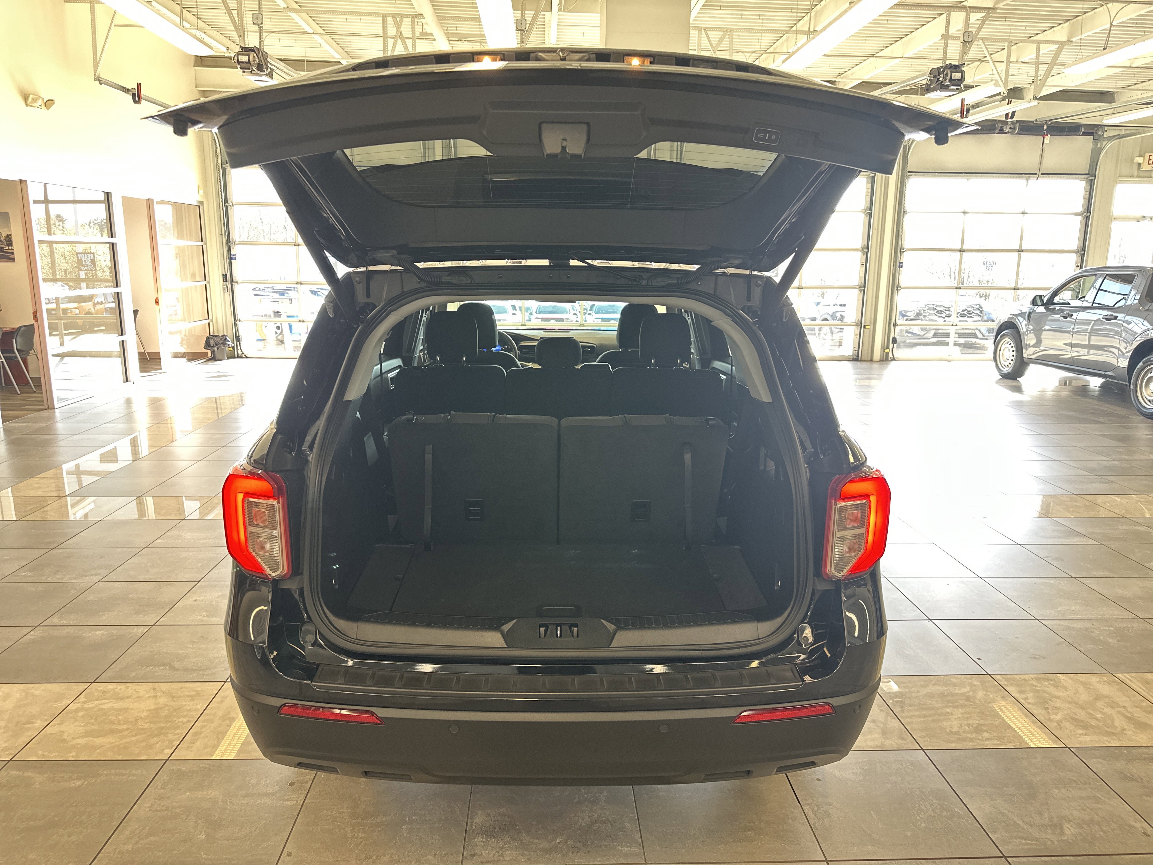 Used 2020 Ford Explorer XLT image 29