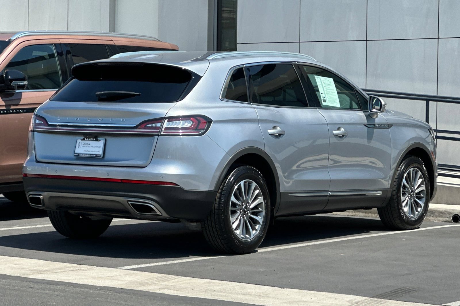 Certified 2022 Lincoln Nautilus FWD w/ Premium Package image 3