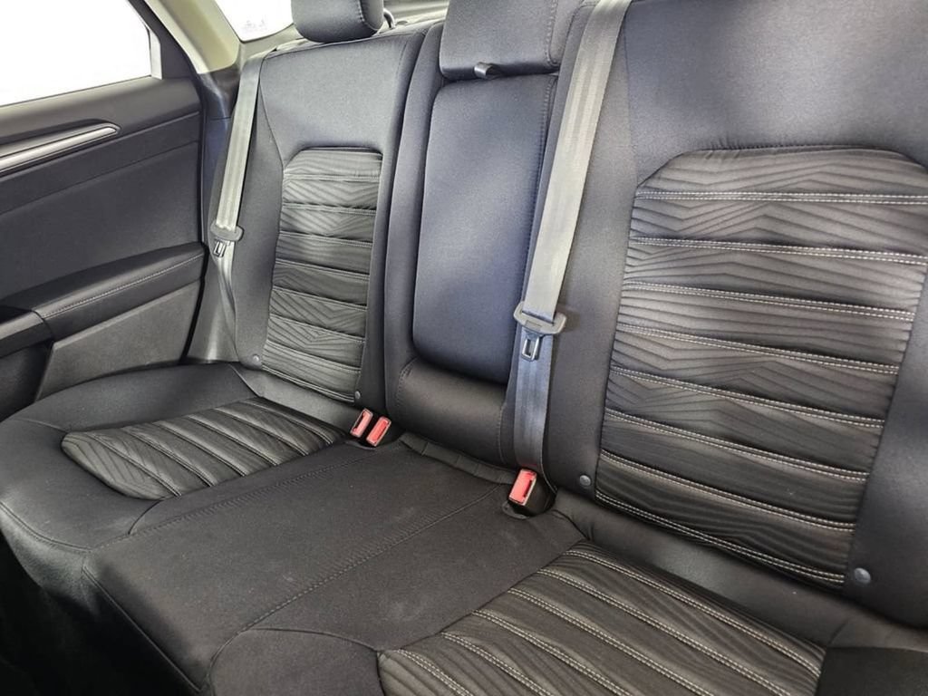 Used 2016 Ford Fusion SE FWD image 17