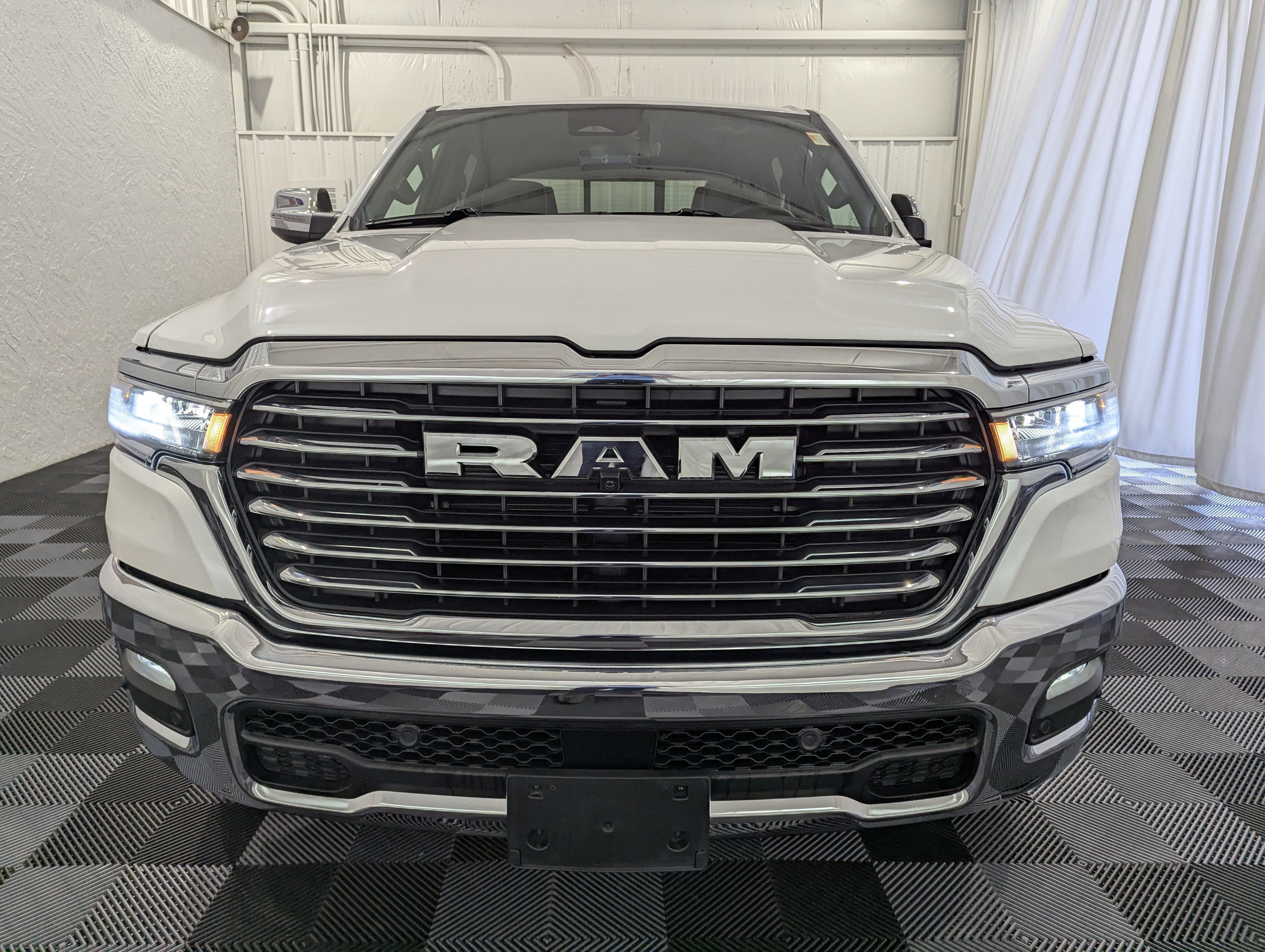 Used 2026 RAM 1500 Laramie AWD/4WD image 4