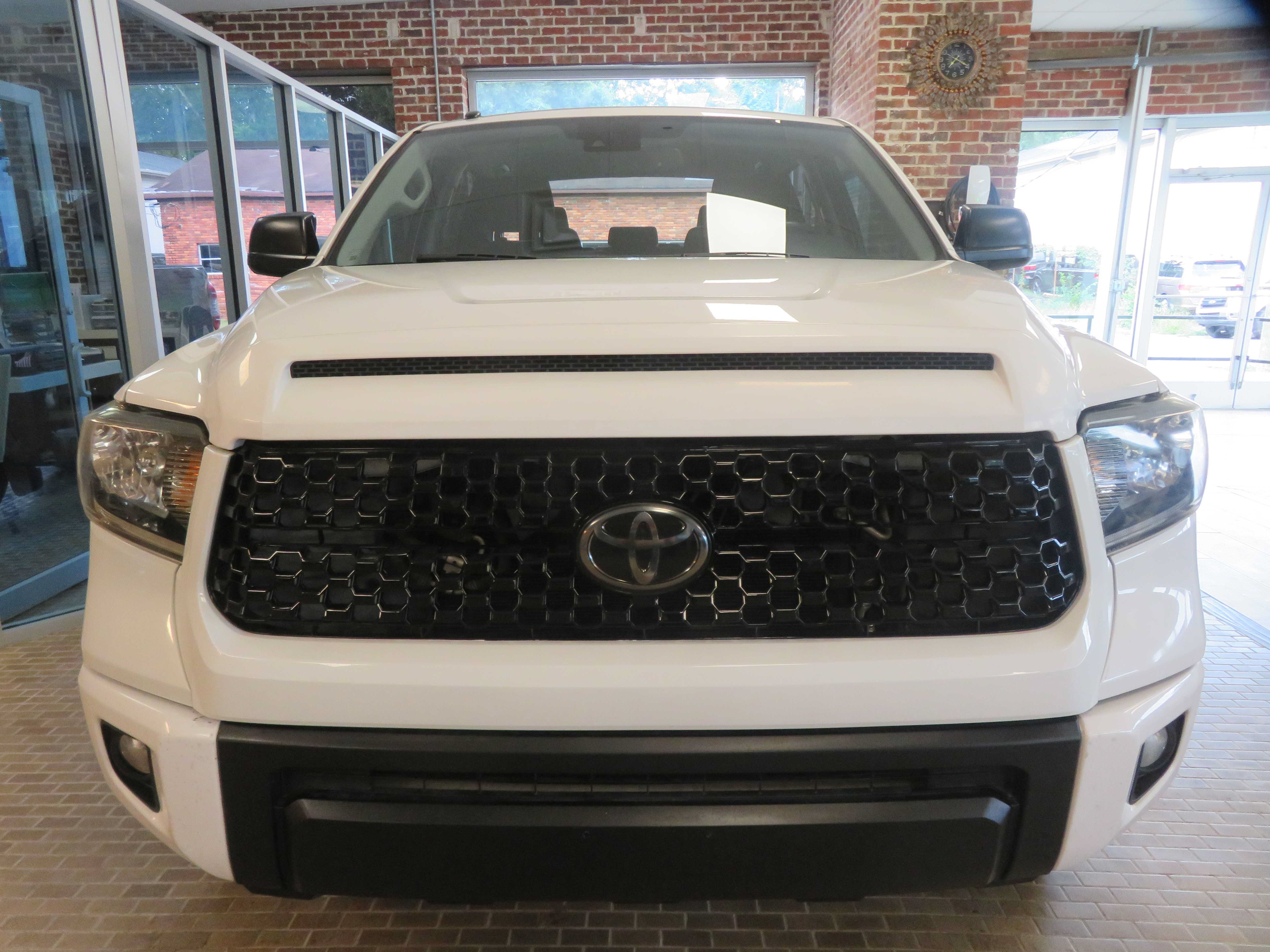 Used 2018 Toyota Tundra SR5 w/ SR5 Upgrade Package AWD/4WD image 61