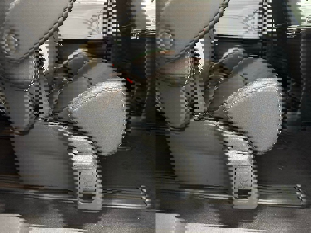 Used 2025 Toyota Sienna XSE image 57