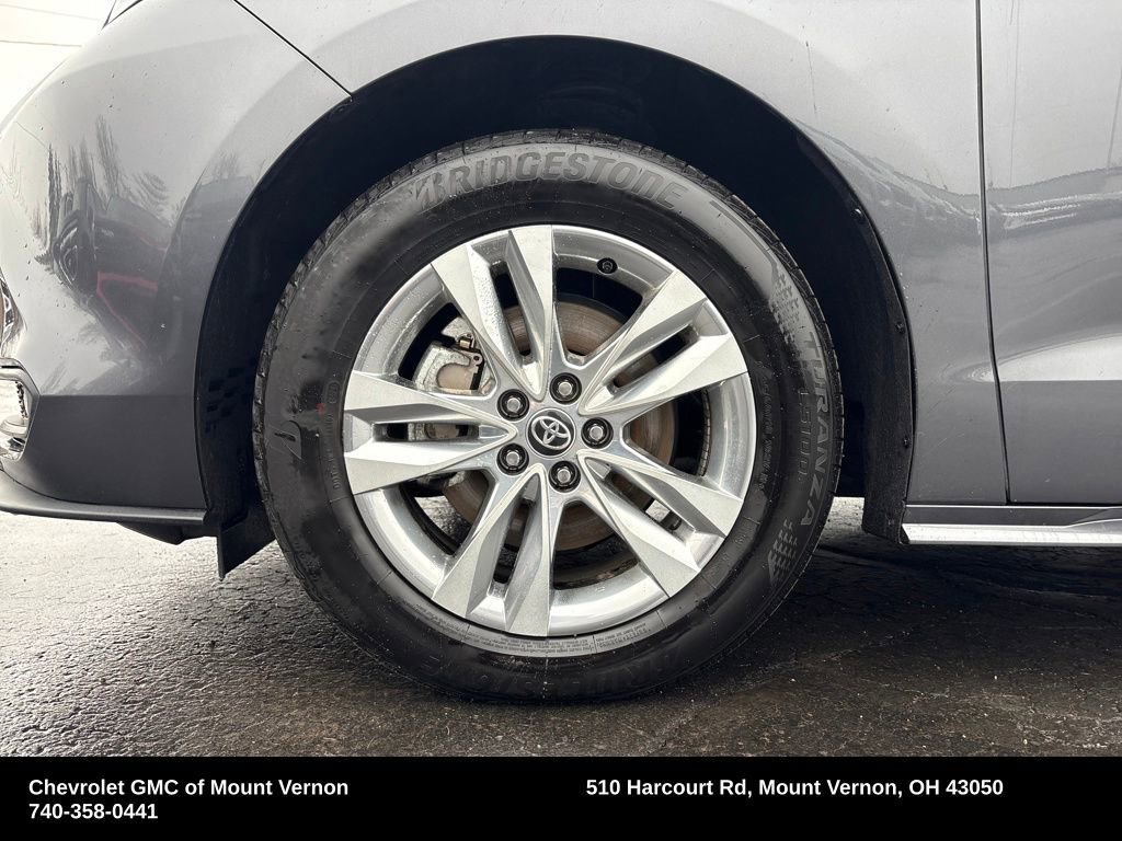 Used 2025 Toyota Sienna XLE image 26