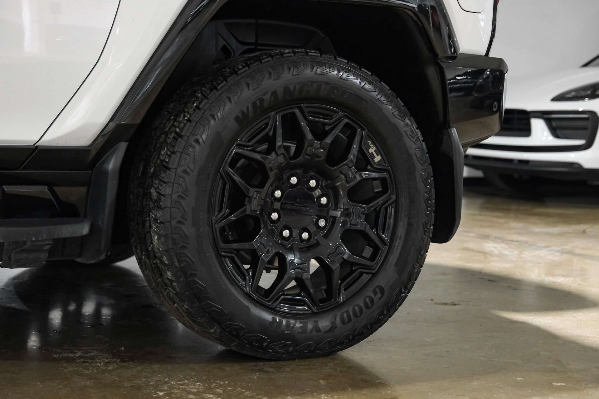 Used 2025 GMC Hummer EV 2X w/ LPO, Sport Package AWD/4WD image 68