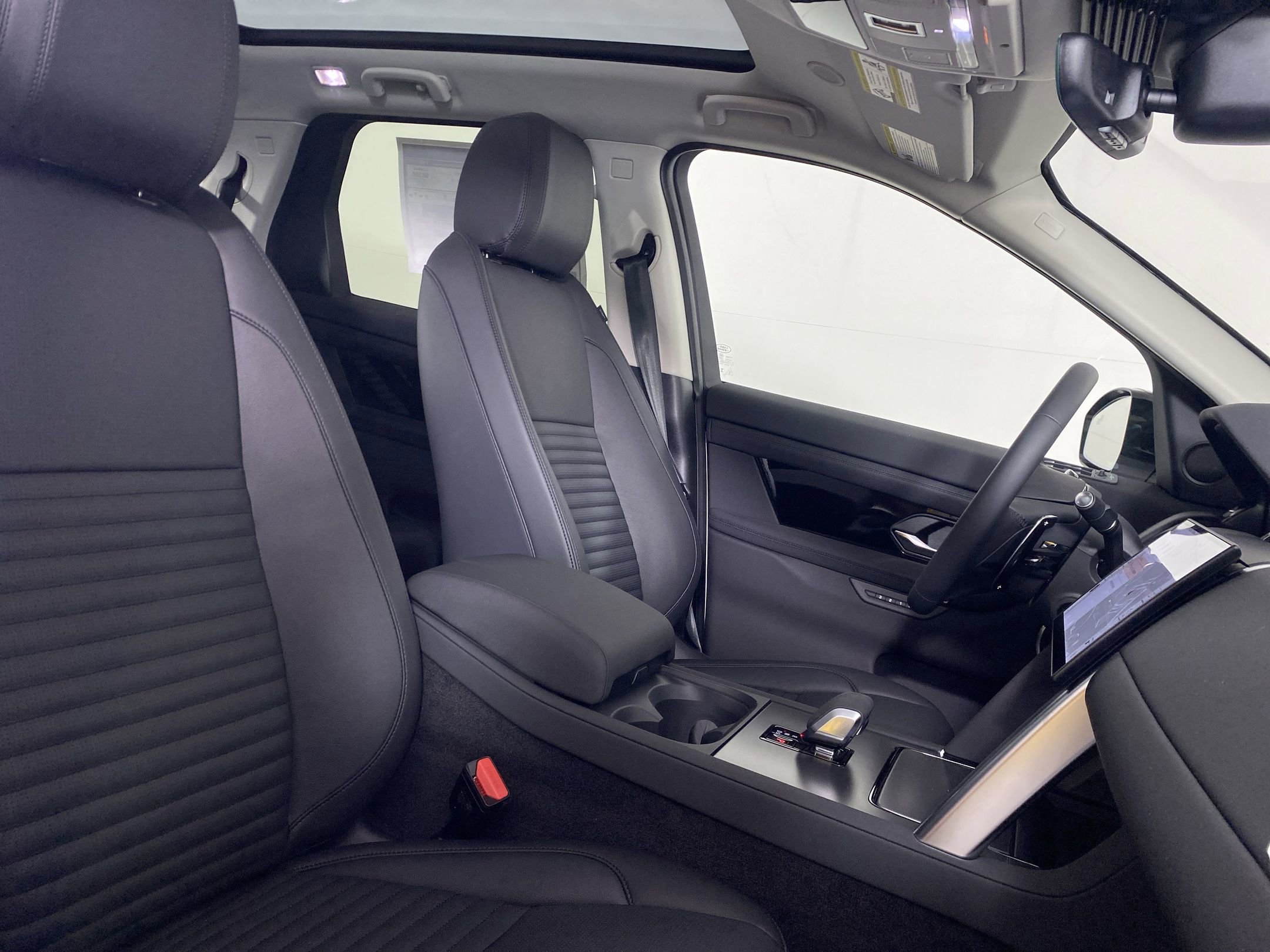 Certified 2025 Land Rover Discovery Sport S image 17