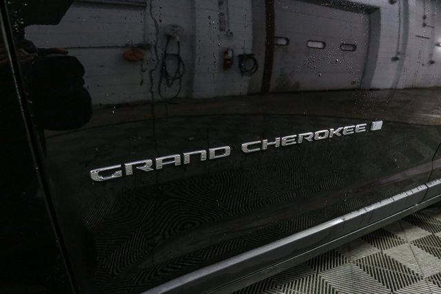 Used 2023 Jeep Grand Cherokee L Limited image 7