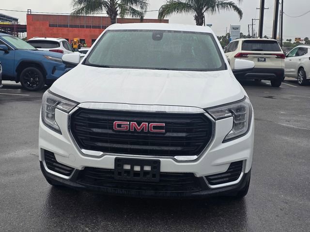 Used 2024 GMC Terrain SLE image 3