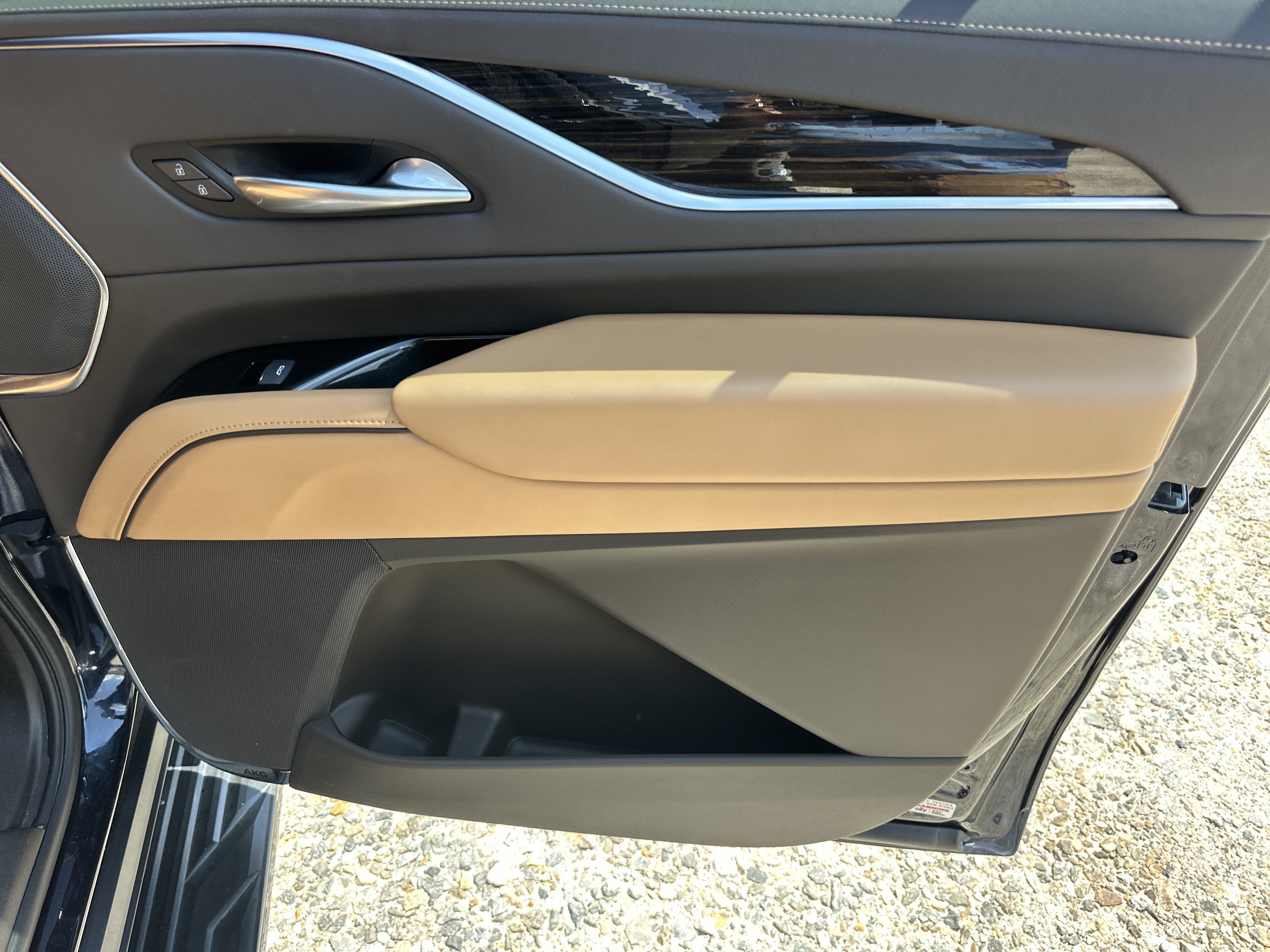 Certified 2021 Cadillac Escalade ESV Premium Luxury AWD/4WD image 17