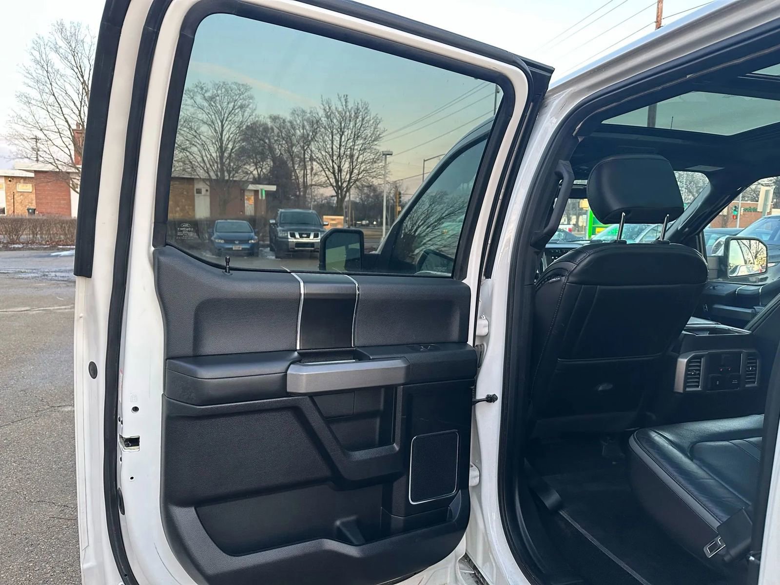 Used 2018 Ford F150 Platinum w/ Equipment Group 701A Luxury image 20