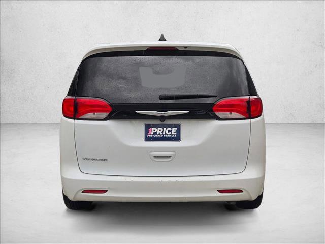 Used 2023 Chrysler Voyager LX image 6