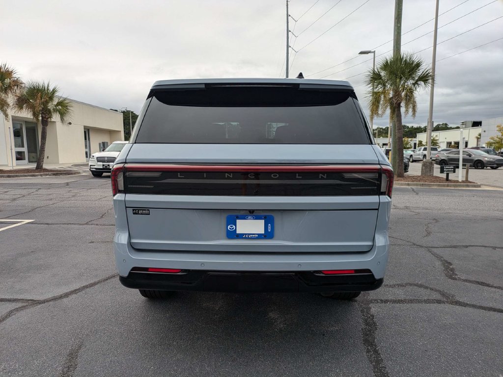 New 2027 Lincoln Navigator Reserve w/ Jet Appearance Package RWD image 8