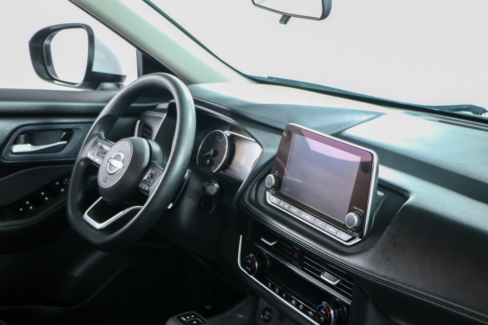 Used 2024 Nissan Rogue SV FWD image 25