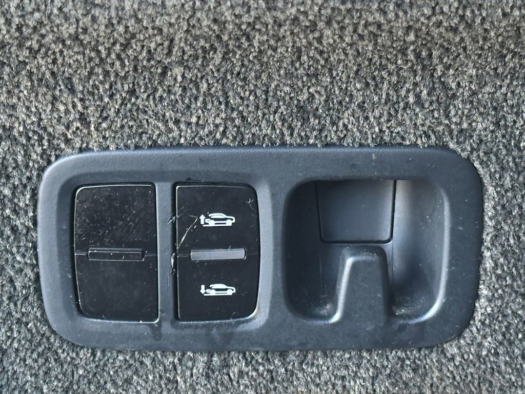 Used 2017 Bentley Bentayga W12 image 34