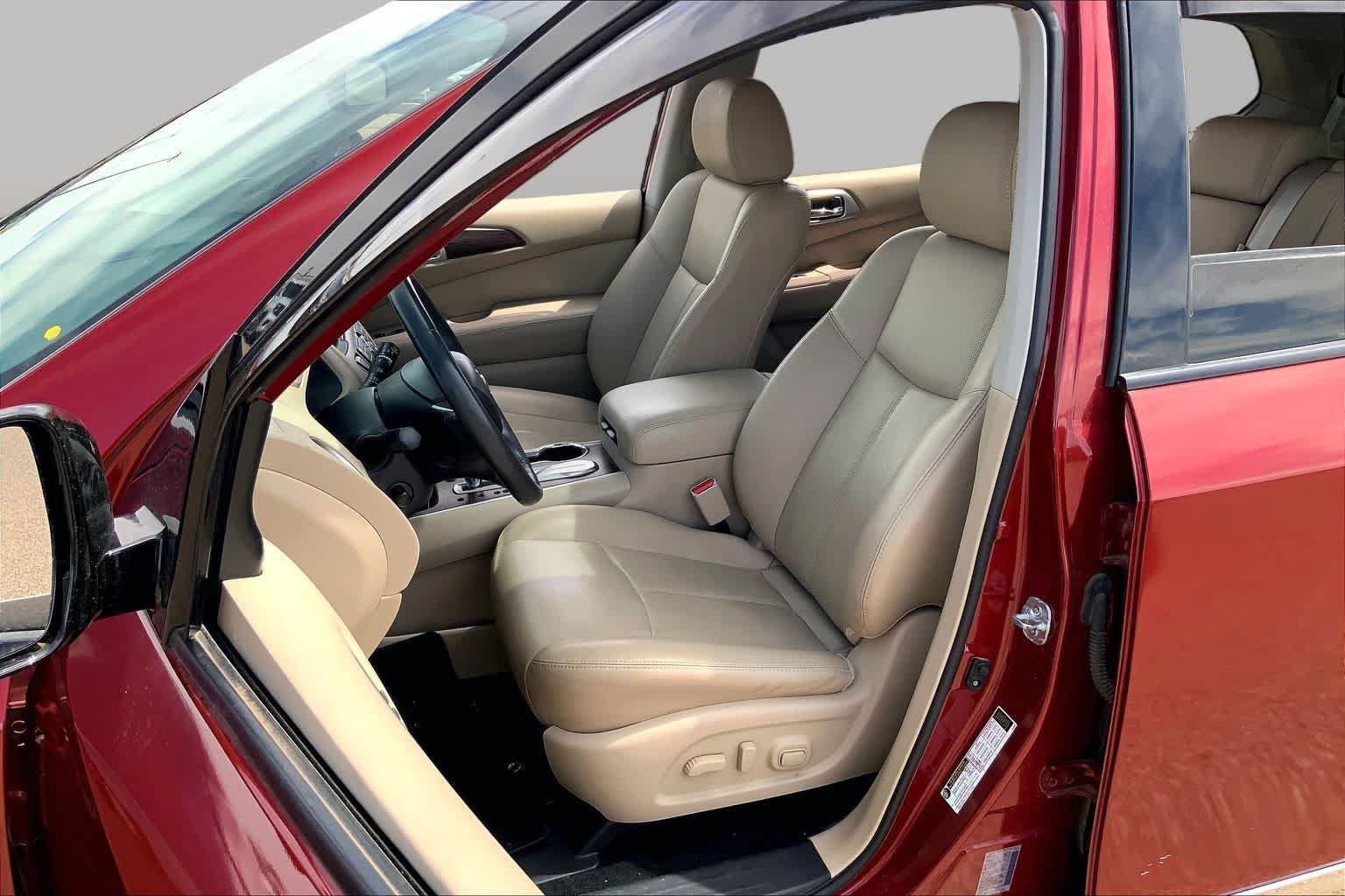 Used 2017 Nissan Pathfinder Platinum FWD image 8
