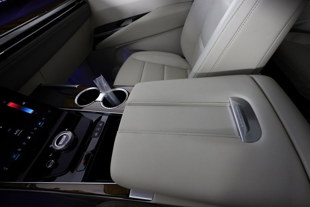 Used 2025 Cadillac Escalade Sport Platinum w/ LPO, ONYX Package image 42