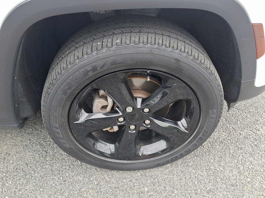 Certified 2023 Jeep Grand Cherokee Altitude image 9