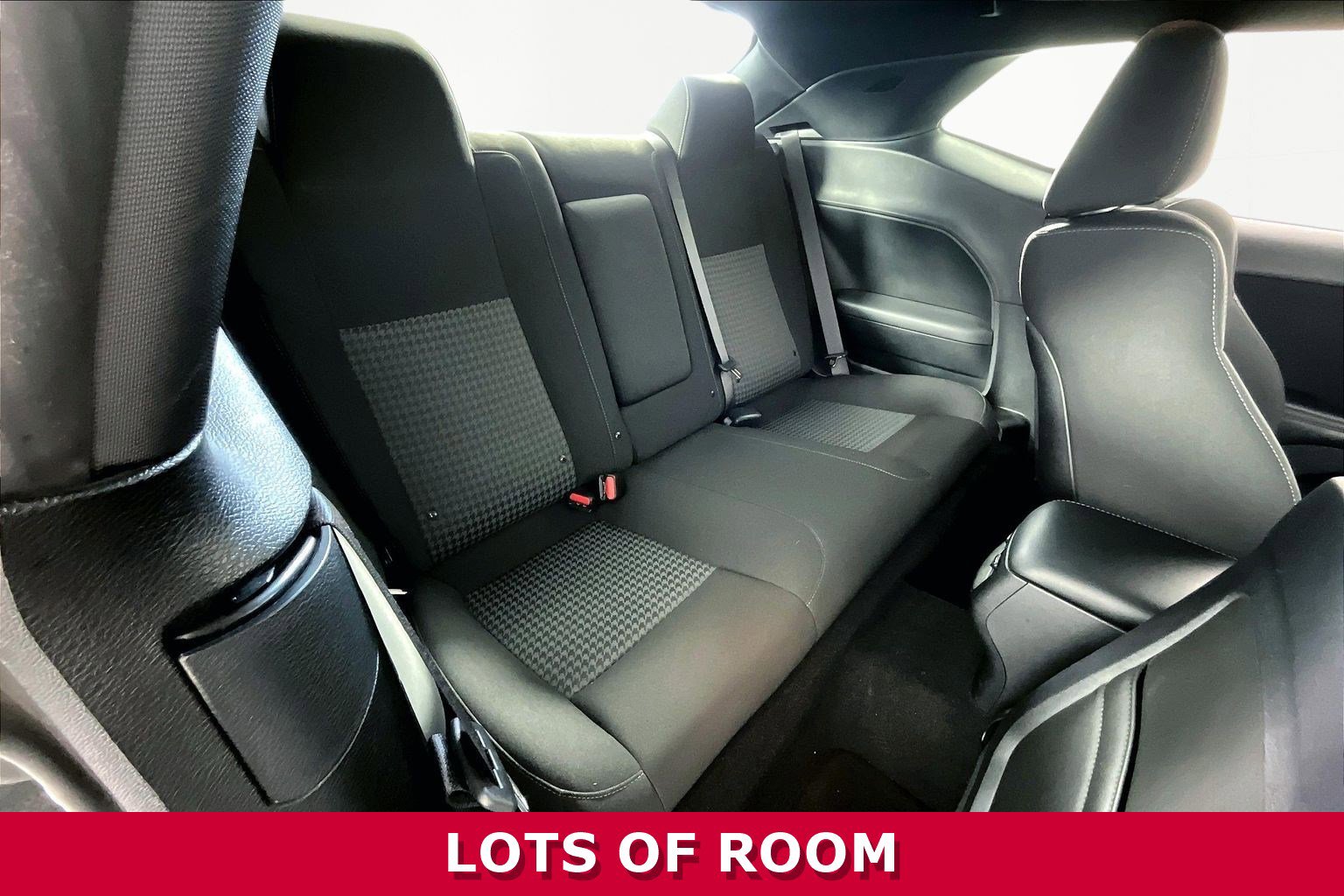 Used 2022 Dodge Challenger R/T Scat Pack w/ Driver Convenience Group RWD image 23