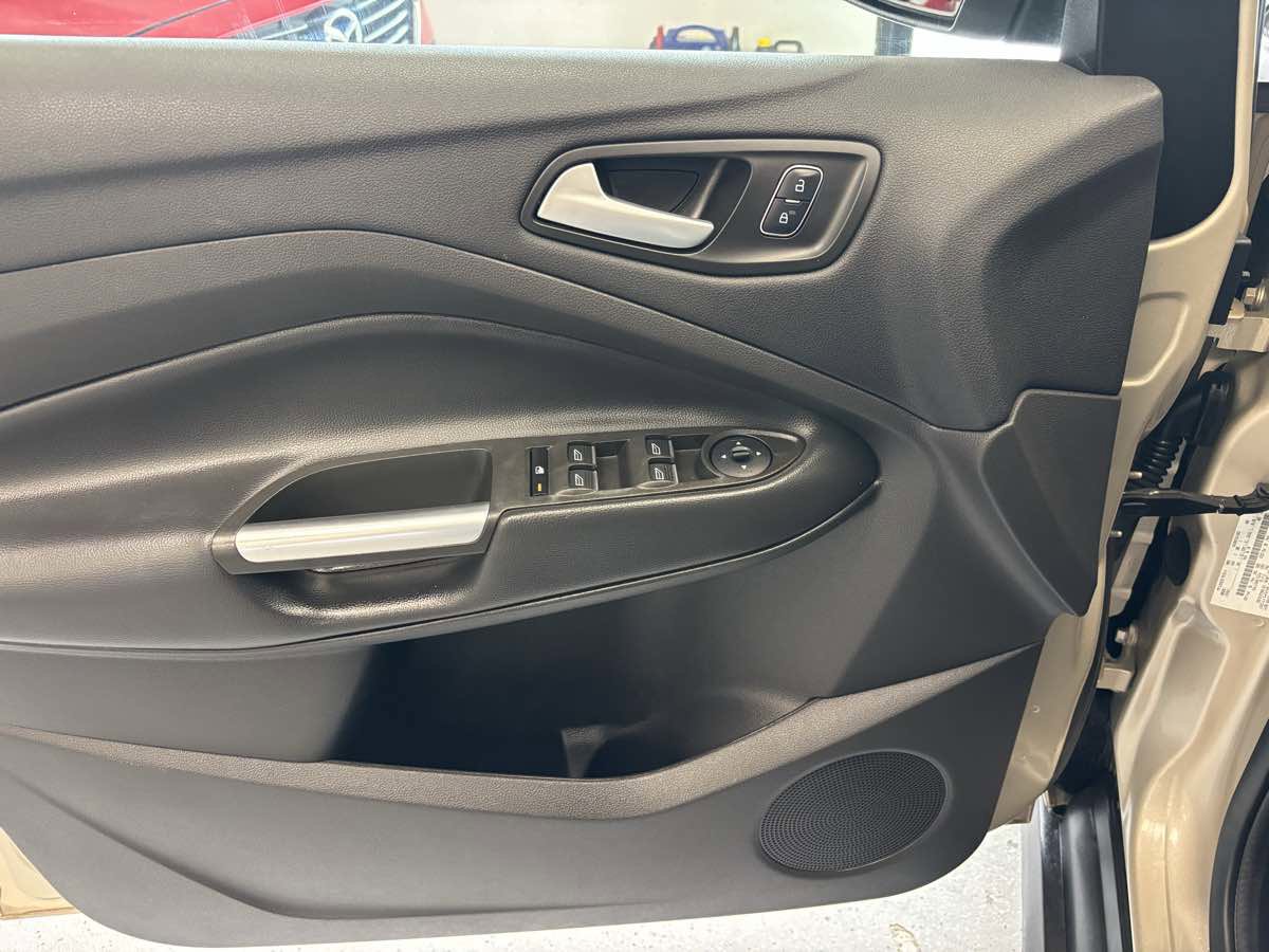 Used 2017 Ford C-MAX SE image 20