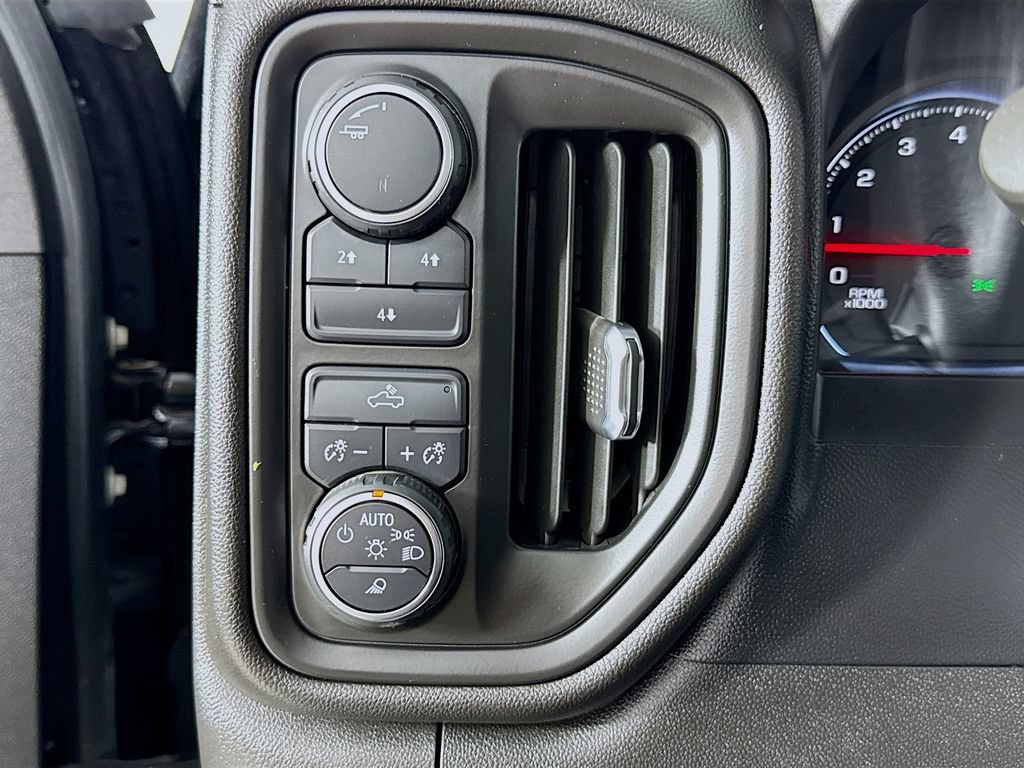 Used 2021 Chevrolet Silverado 2500 Custom w/ Custom Value Package AWD/4WD image 15