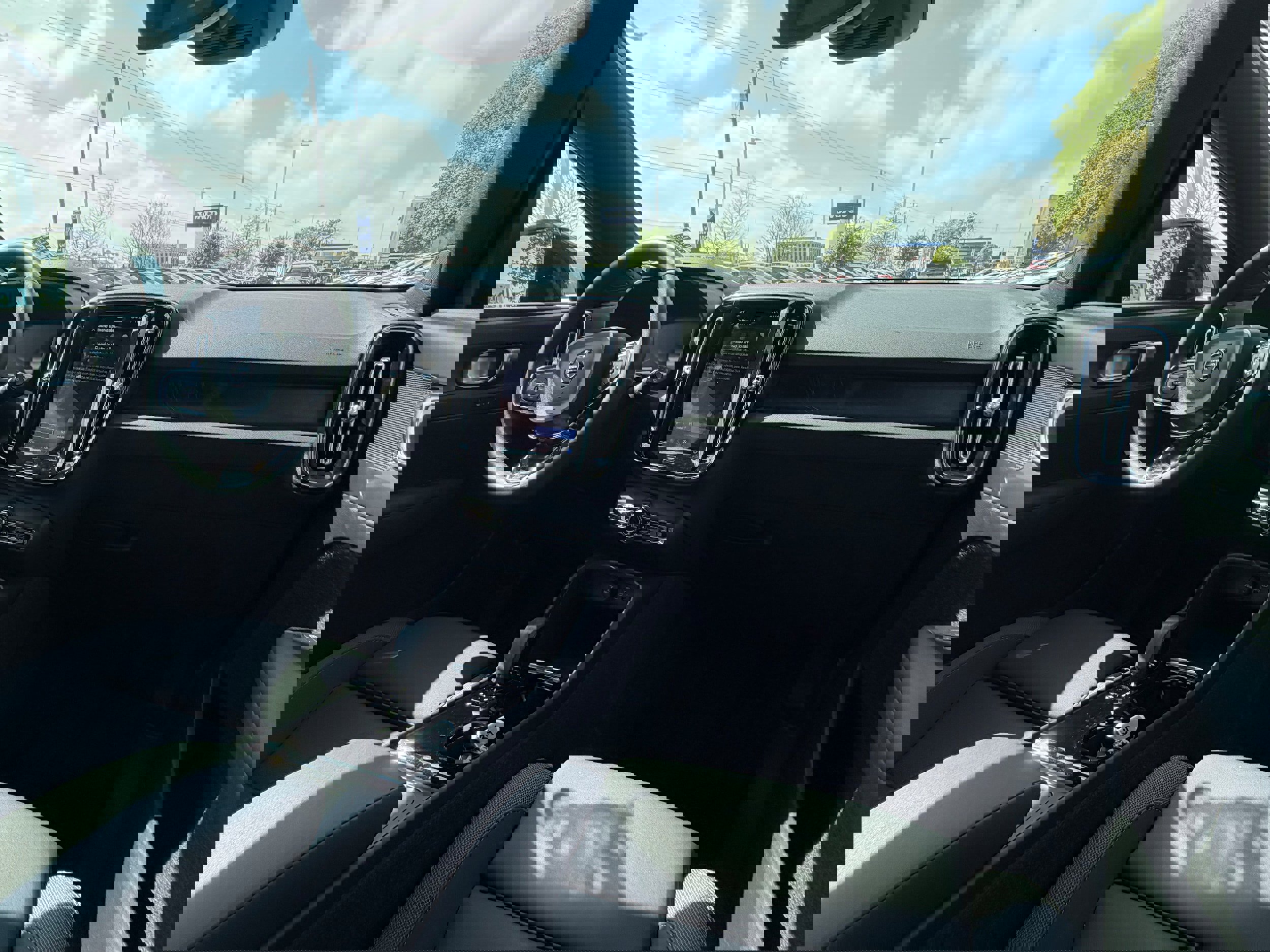 Certified 2024 Volvo XC40 B5 Core image 13