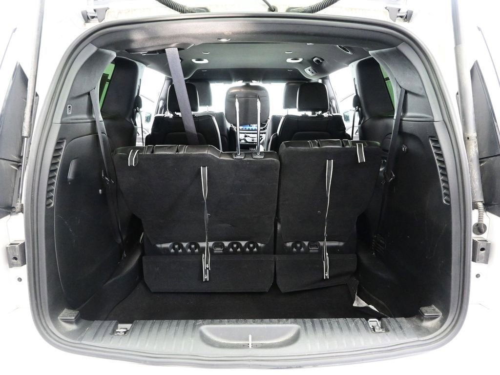 Used 2025 Chrysler Pacifica Select image 11