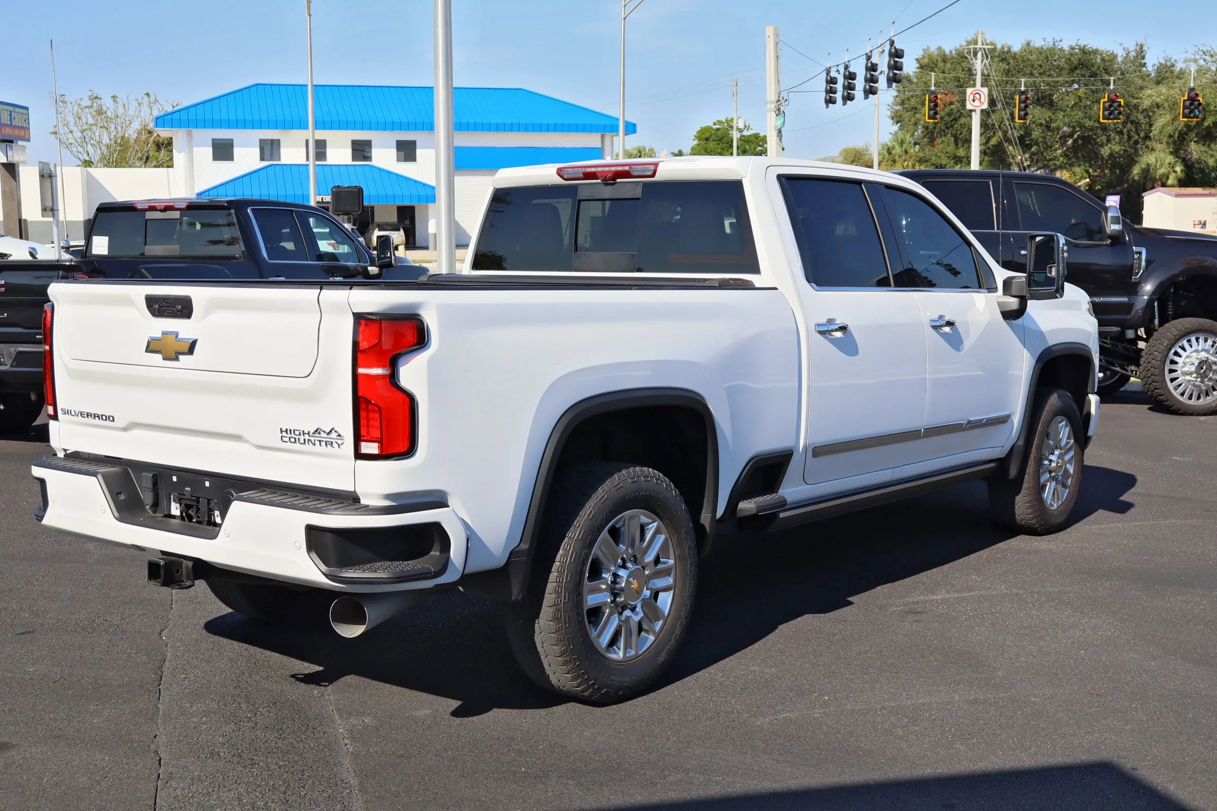 Used 2024 Chevrolet Silverado 2500 High Country w/ High Country Premium Package AWD/4WD image 7