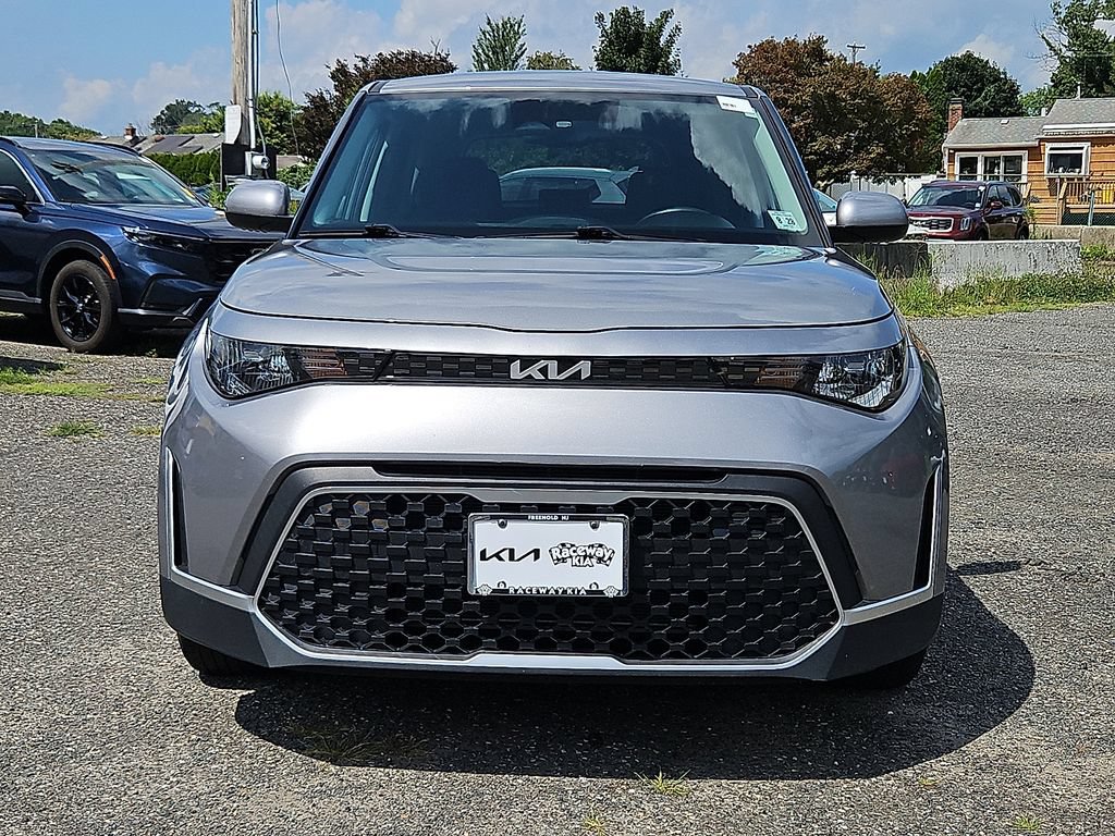 Used 2023 Kia Soul S FWD image 2