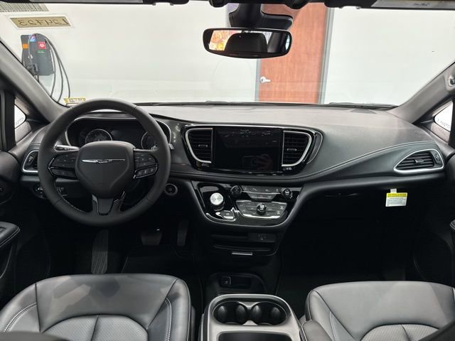 New 2026 Chrysler Pacifica Select image 36