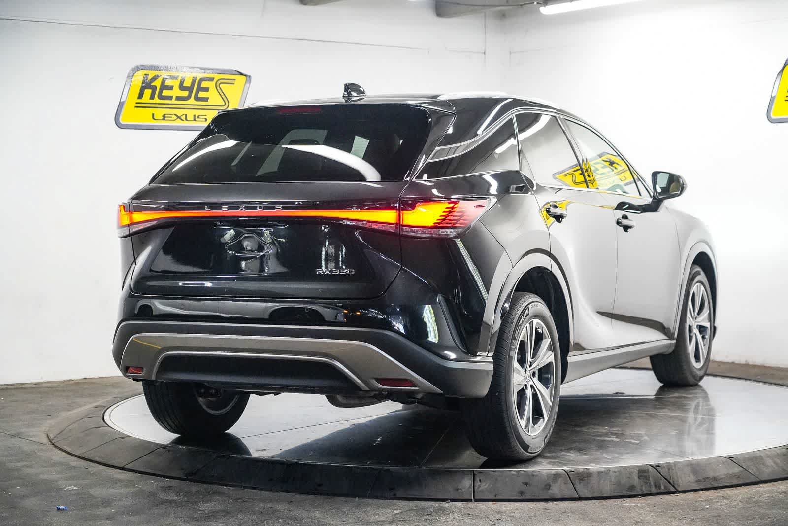 Used 2026 Lexus RX 350 FWD w/ Cold Area Package image 6