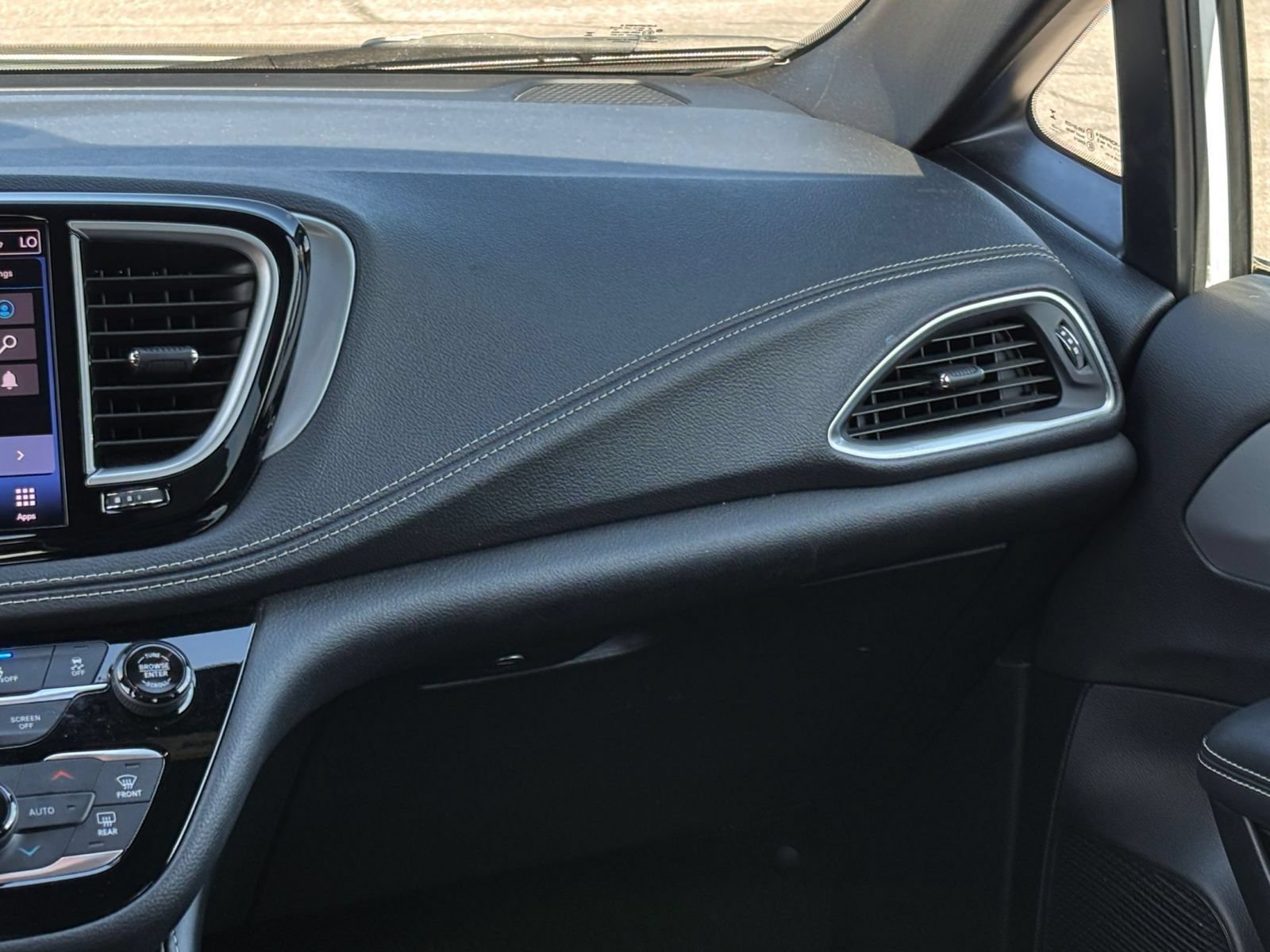 Used 2025 Chrysler Pacifica Limited FWD image 38