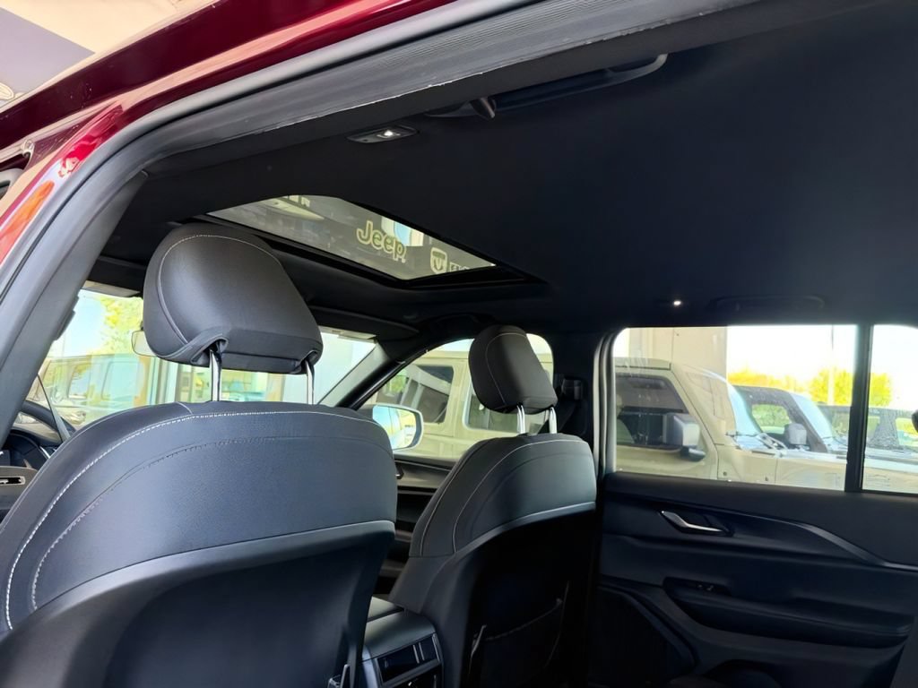New 2026 Jeep Grand Cherokee Laredo X RWD image 22