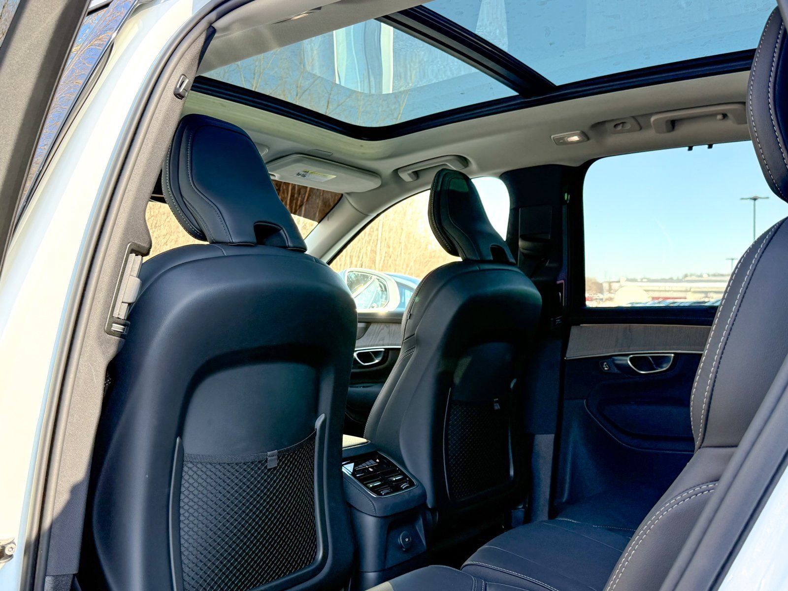 Used 2025 Volvo XC90 T8 Ultra w/ Protection Package AWD/4WD image 20