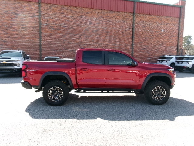 Used 2025 Chevrolet Colorado ZR2 w/ Technology Package AWD/4WD image 2