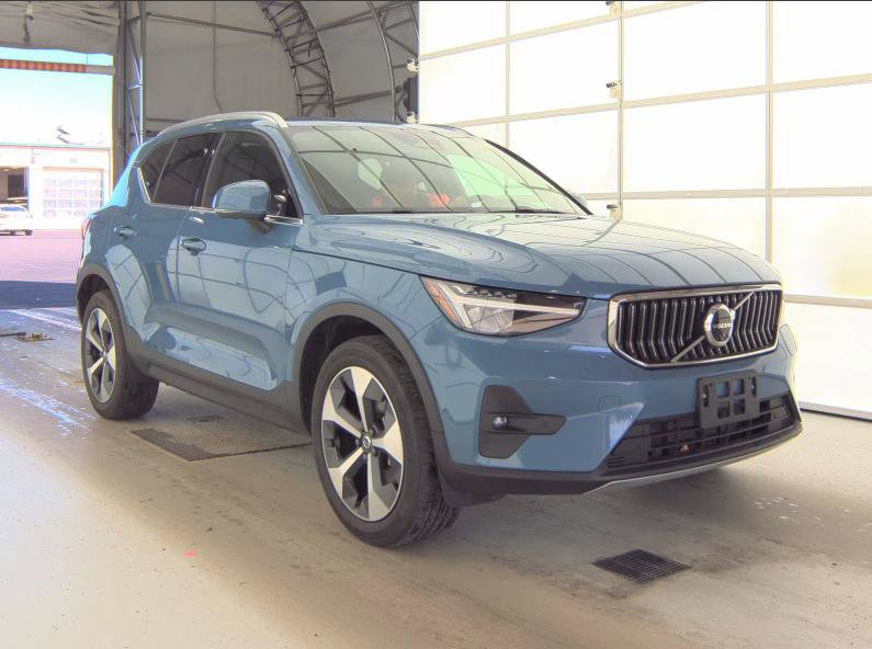 Used 2024 Volvo XC40 B5 Plus w/ Climate Package AWD/4WD image 5
