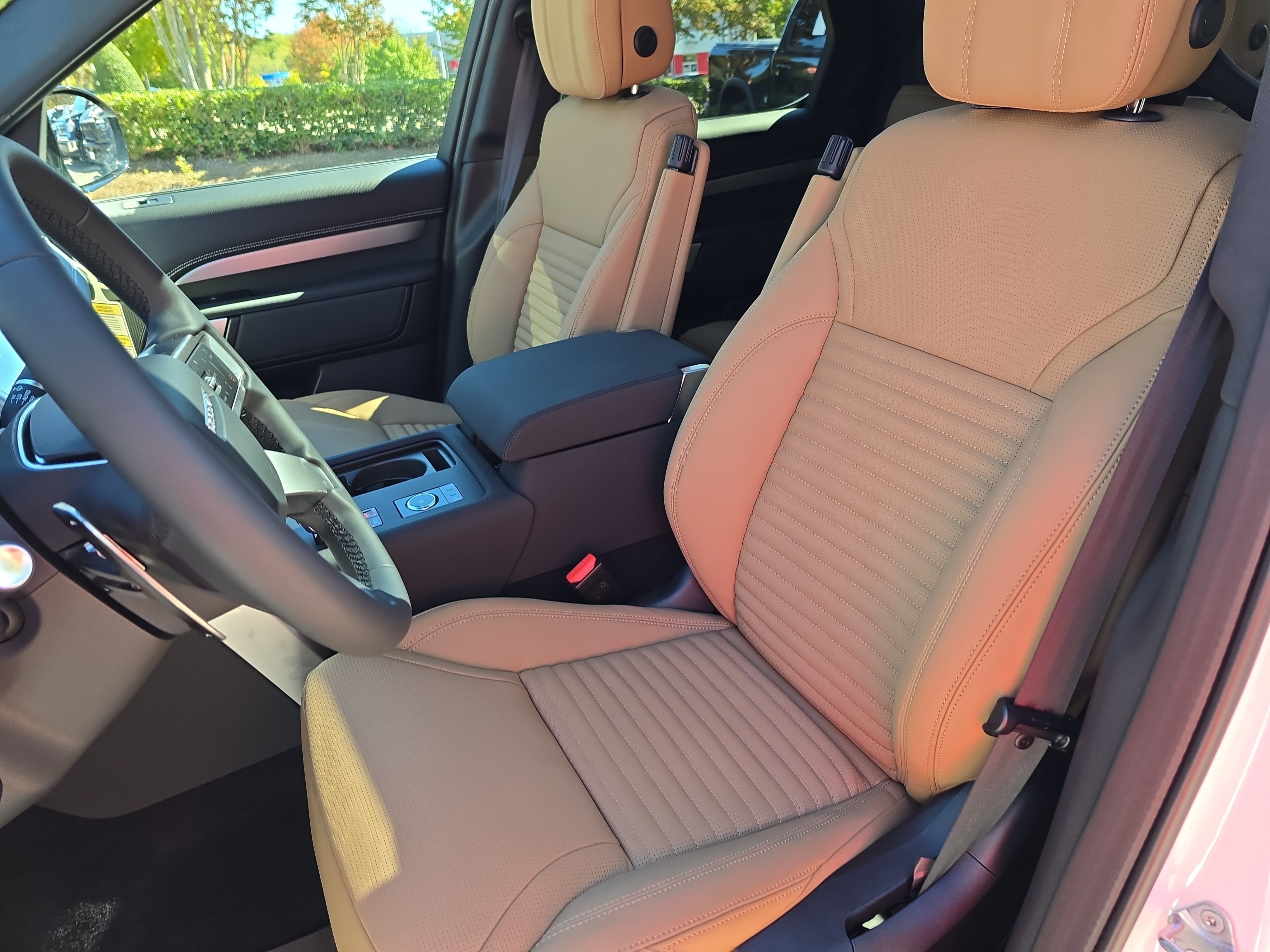 New 2026 Land Rover Discovery Limited Edition image 15