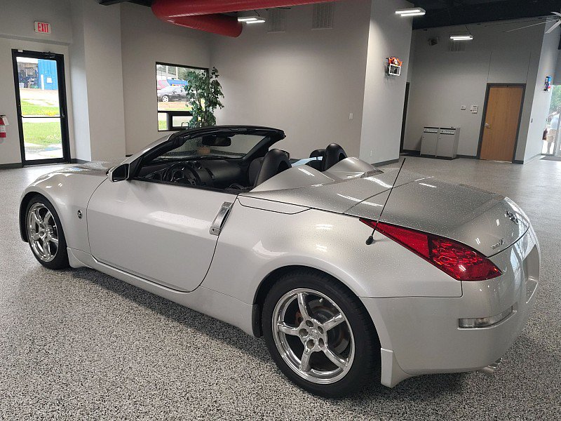 Used 2007 Nissan 350Z Touring RWD image 5