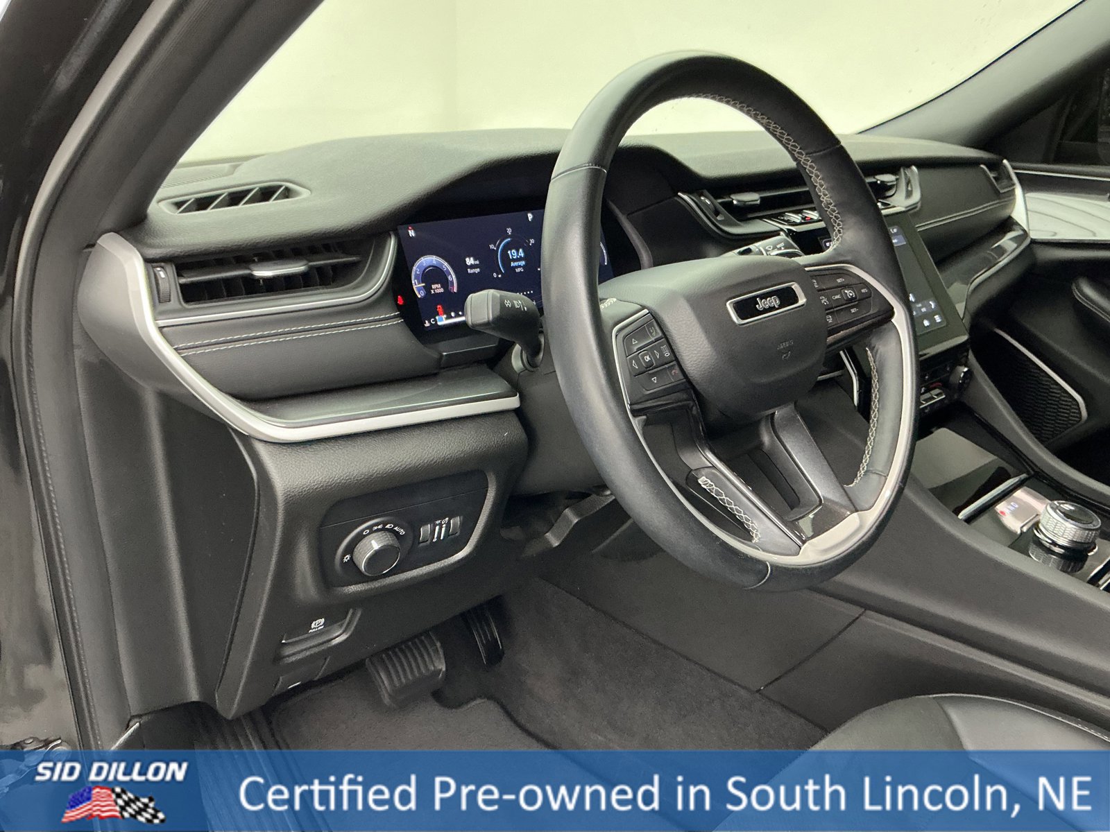 Used 2021 Jeep Grand Cherokee L Laredo image 13