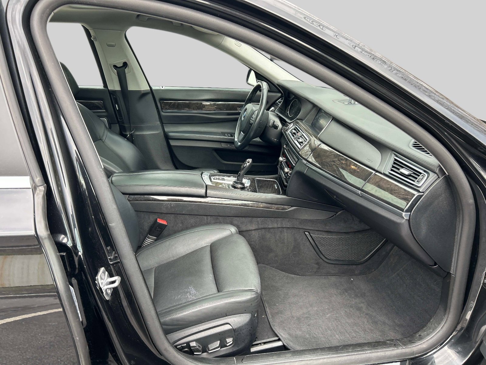 Used 2014 BMW 750Li xDrive AWD/4WD image 17