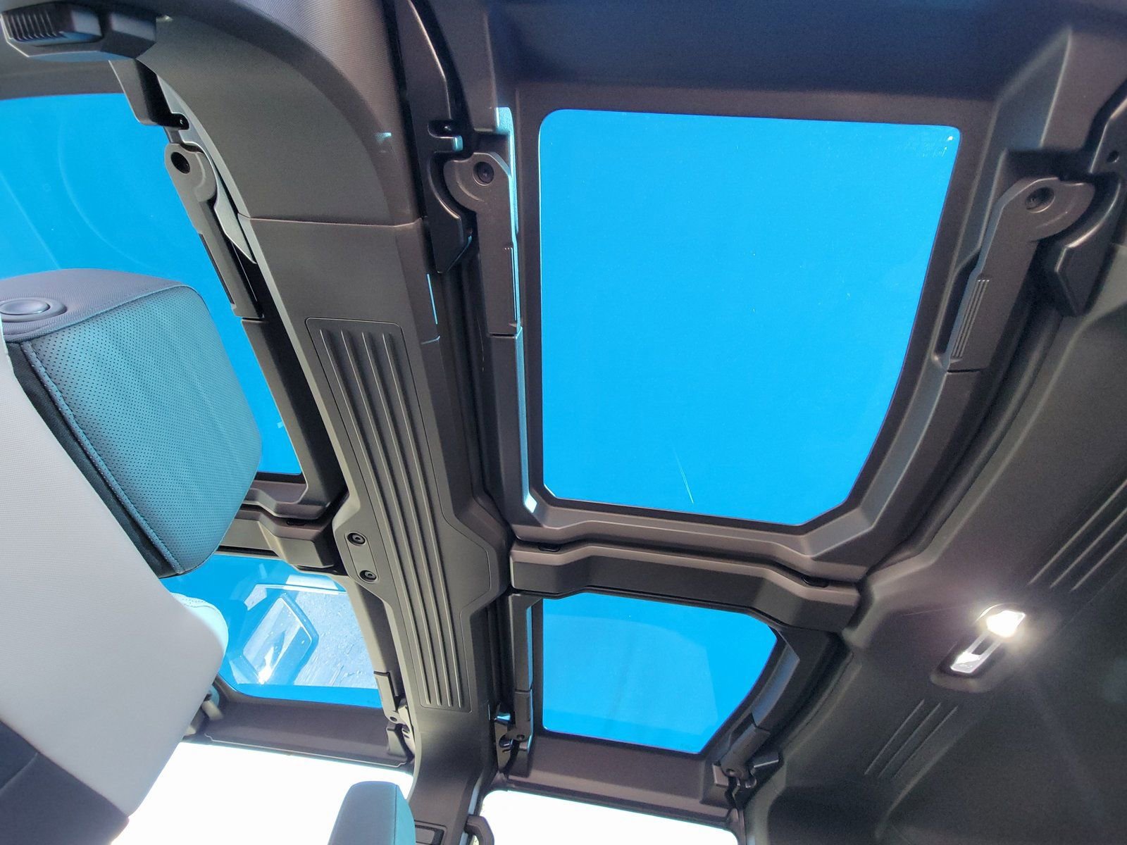 New 2026 GMC Hummer EV SUV w/ LPO, Dark Essentials Package image 9
